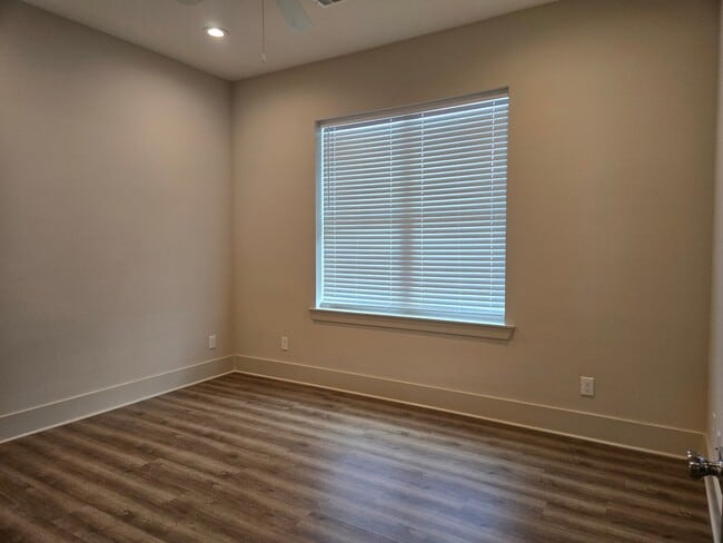 Building Photo - 213 Holleman Dr E