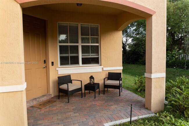 Foto del edificio - 4956 SW 30th Terrace
