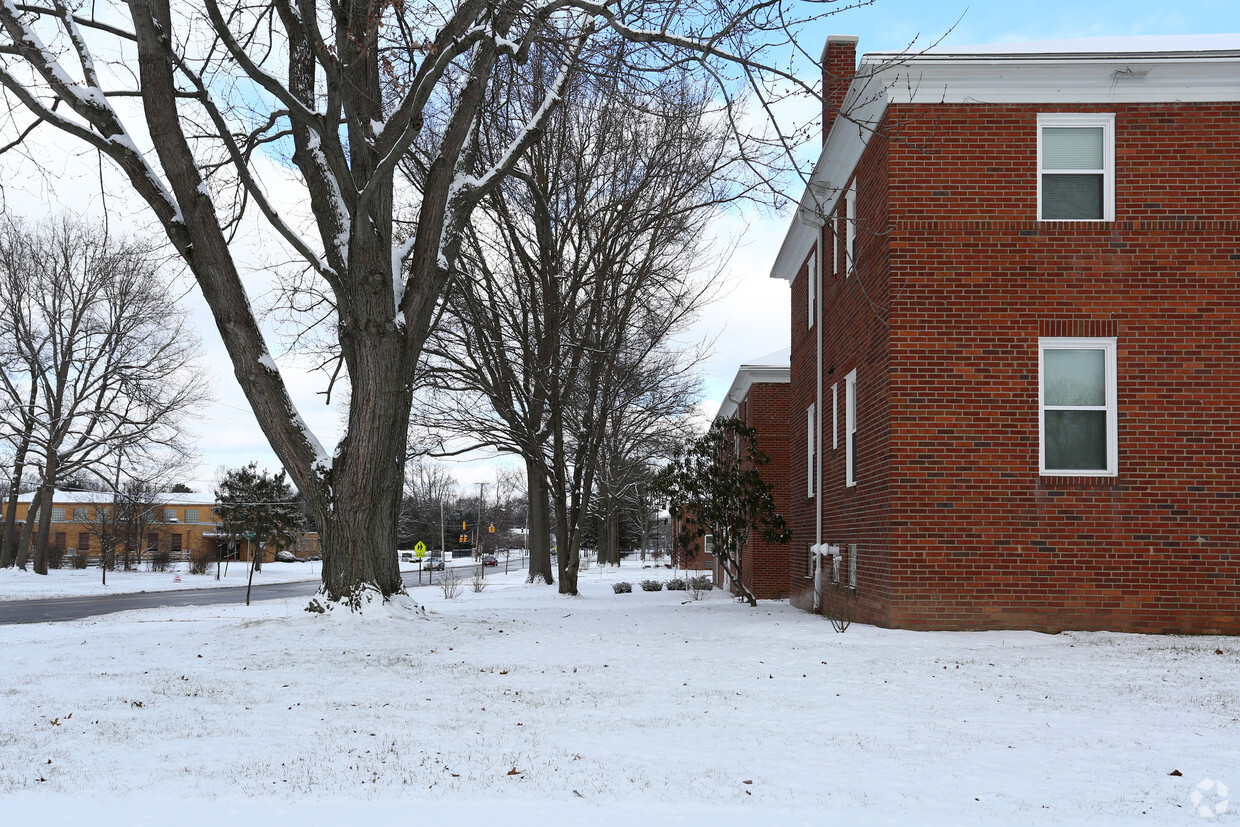 Building Photo - 421-443 S Hawkins Ave