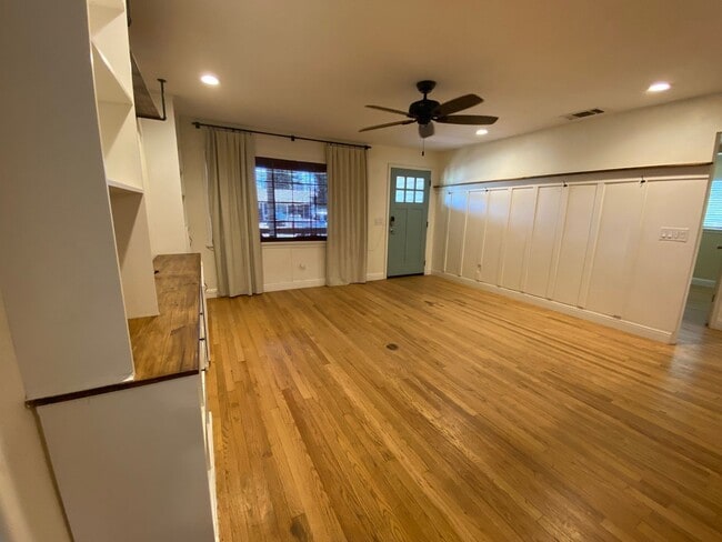 Building Photo - Beautiful Home for rent in Tulare, Ca