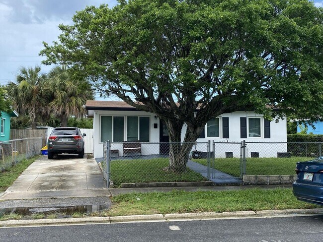 Foto del edificio - 1353 9th St