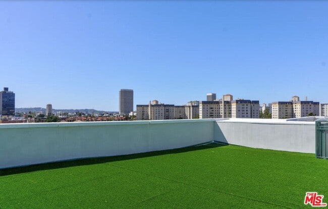 Foto del edificio - 5768 W 3rd St