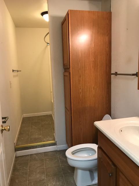 bathroom - 305 E Chestnut St
