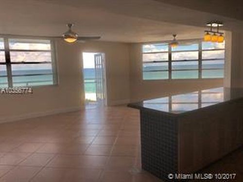 Foto del edificio - 7135 Collins Ave