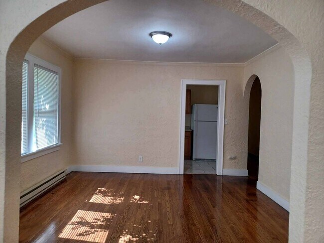 Foto del edificio - 2422 Benderwirt Ave
