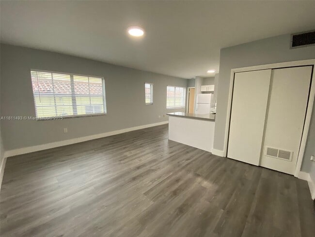 Building Photo - 1360 Collins Ave