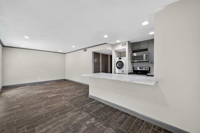 Foto del edificio - 8931 Gaylord Dr