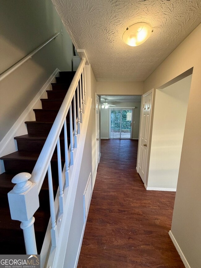 Building Photo - 2939 Aspen Woods Entry