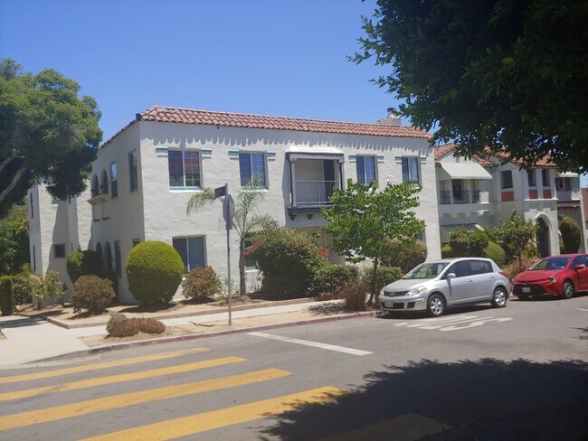 Apartamento superior izquierdo - 1944 N Hoover St