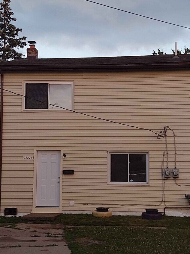 32229 Hillsdale Ct, Westland, MI 48186 Townhome Rentals in Westland MI