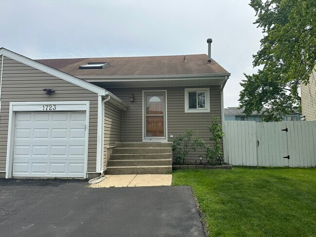 Foto del edificio - 1723 DeForest Ln