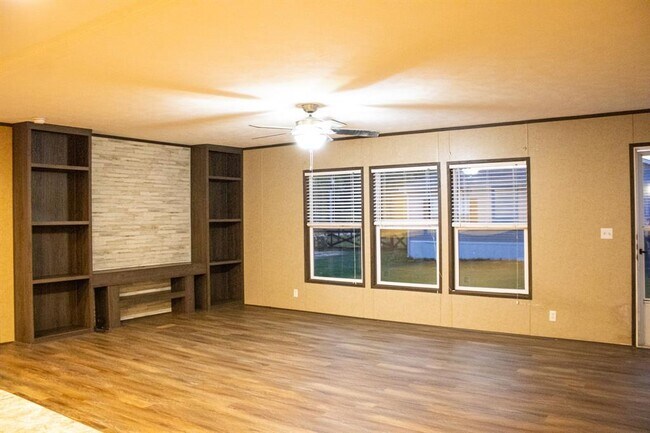 Foto del edificio - 1566 County Rd 610
