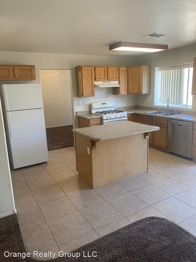 Building Photo - 5 br, 3.5 bath House - 7317 Sunspot Drive