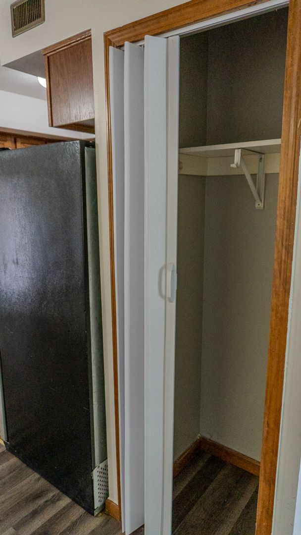 Building Photo - Updated 3-Bedroom Townhouse in Convenient ...