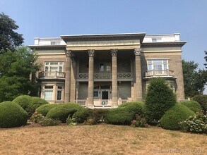 Building Photo - 500 Prospect St