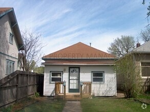 Building Photo - 1312 E 5th St