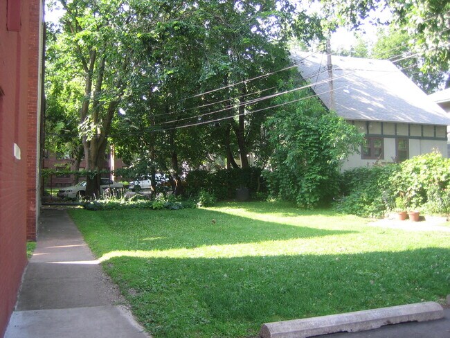 Foto del edificio - 93 N Milton St N