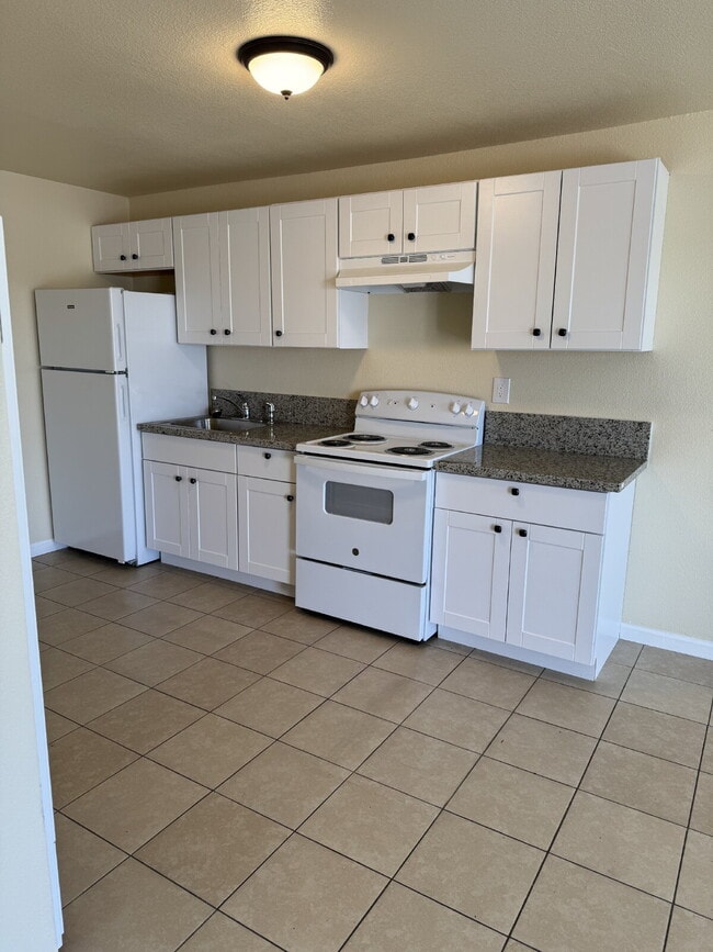 Building Photo - Charming Studio Apartment in Atwater – Con...