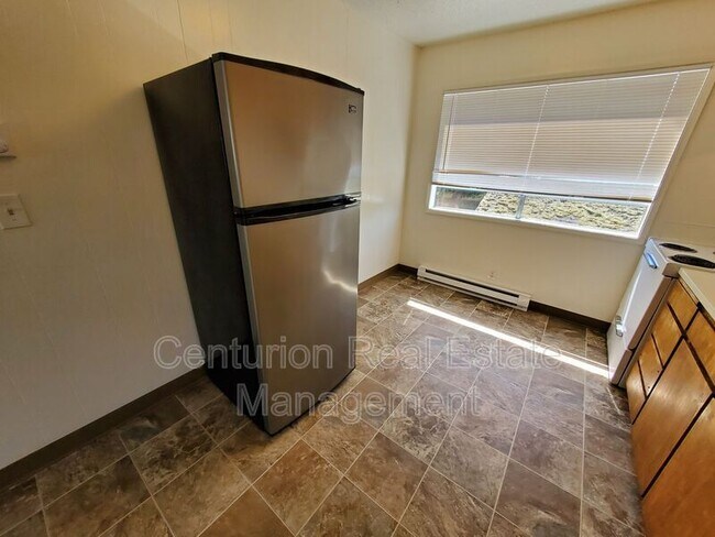 Building Photo - 550 SW Levens St