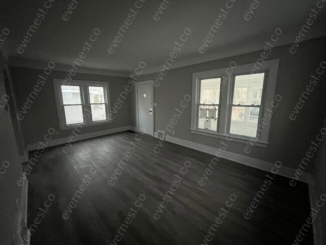 Building Photo - 228 Farmdale St