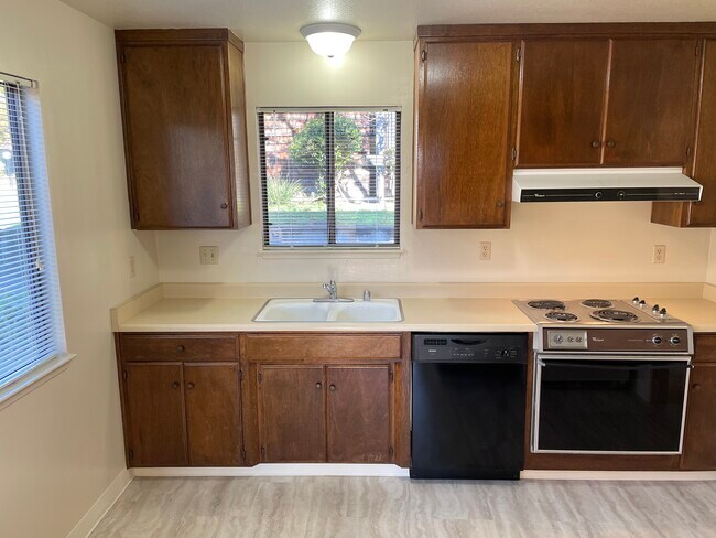 Building Photo - 910 Capitola Ave