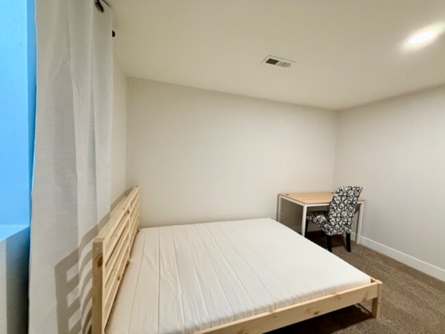 Foto del edificio - 9989 Dodge Dr