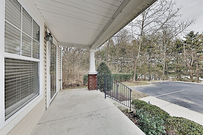 Building Photo - 213 Shadow Glen Dr