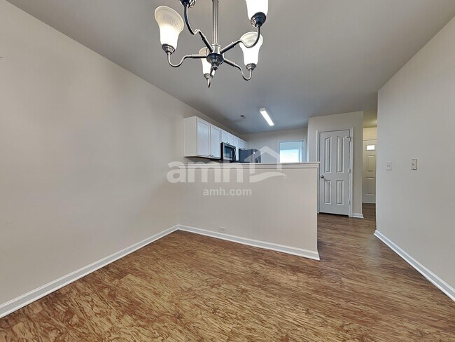 Foto del edificio - 7005 Sunman Rd