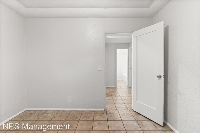 Building Photo - 4 br, 2 bath Apartment - 820 Lime Avenue 8...