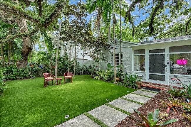 Foto del edificio - 842 NW 9th Ct
