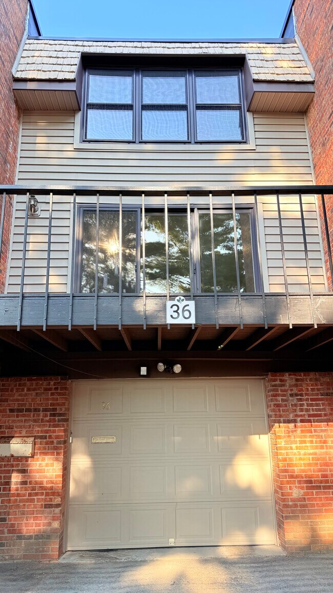 Building Photo - 36 Chestnut Hls