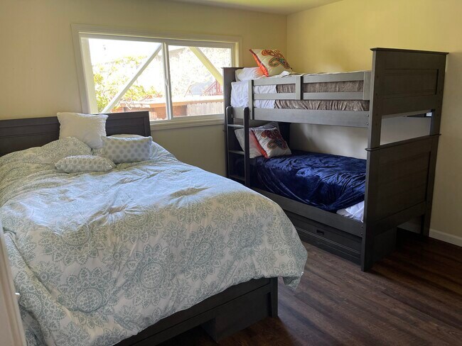 downstairs bedroom #2 - 325 Park Dr