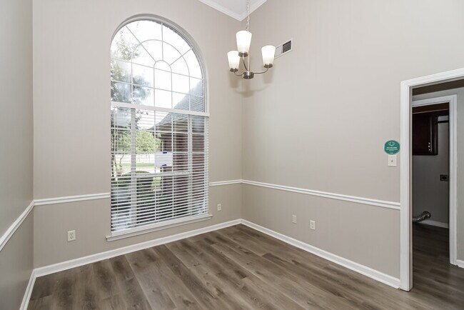 Foto del edificio - 4845 Shadow Pine Cove