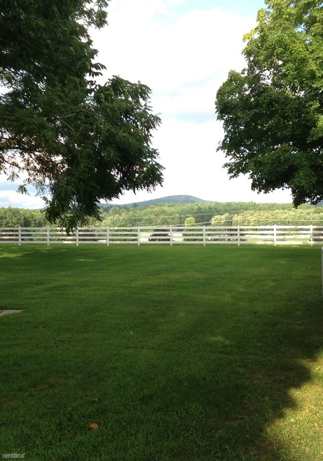 Foto del edificio - 2 br, 1 bath Apartment - 117 Billings Rd