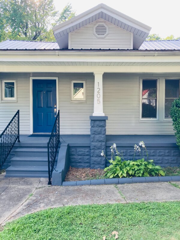 Primary Photo - 1205 Salem St