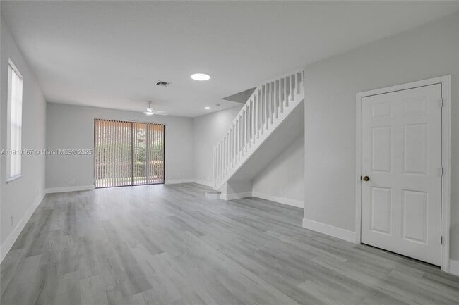 Building Photo - 3912 Tree Top Dr