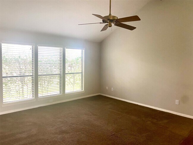 Foto del edificio - 303 Desert Willow Ct