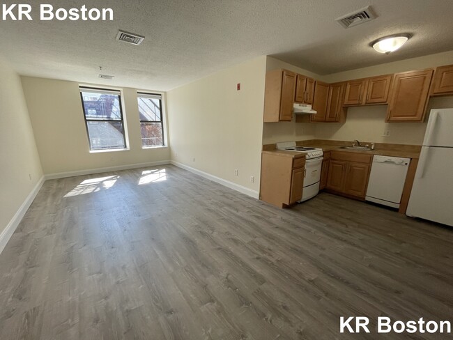Building Photo - 1122 Boylston St