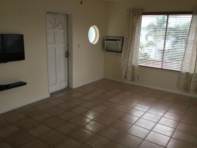 Sala de estar - 3019 Harbor Dr