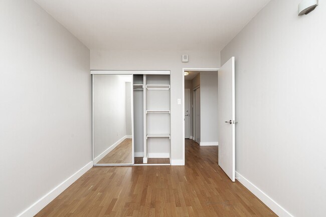 Building Photo - 730 St Clarens Ave