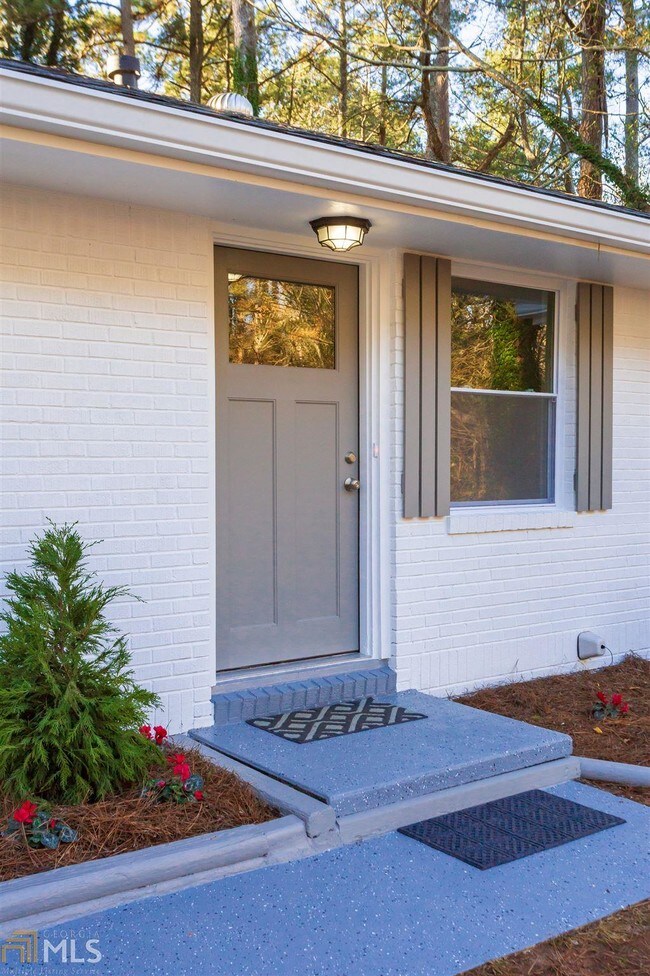Building Photo - 3395 Jackson Dr