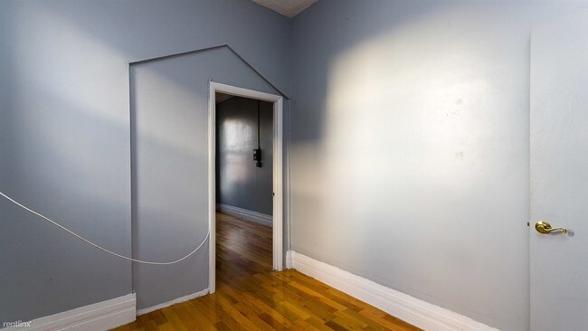 Building Photo - 2 br, 1 bath Apartment - 72 Scholes St Apt 4R