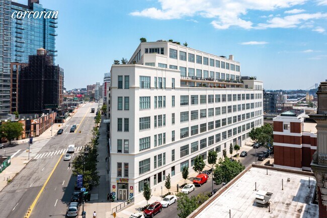 Foto del edificio - 2728 Thomson Ave