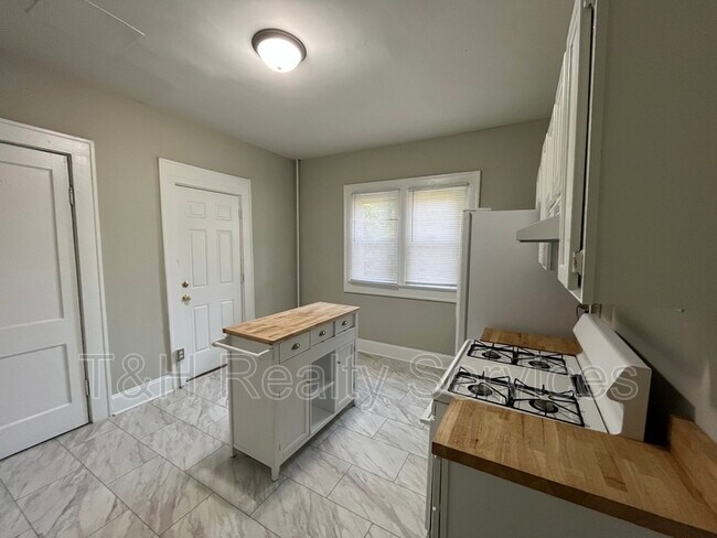 Foto del edificio - 329 W 28th St