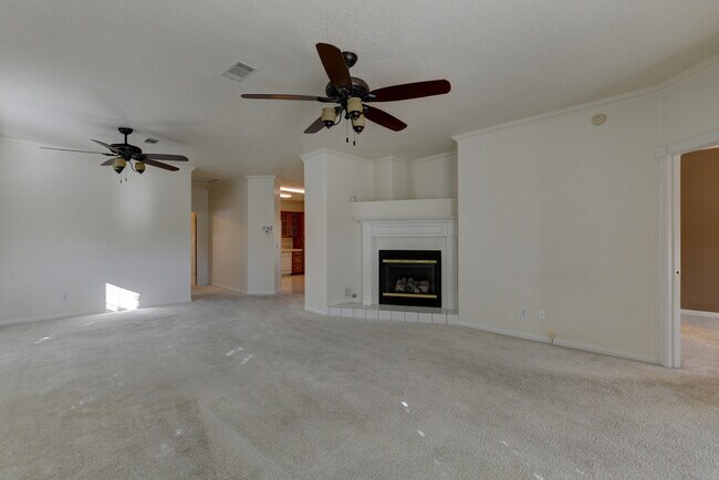 Foto del edificio - Home for rent in active 55+ community!