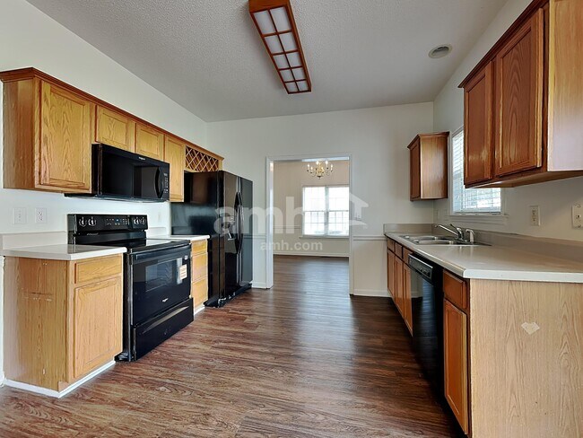 Building Photo - 5805 Brookshadow Dr