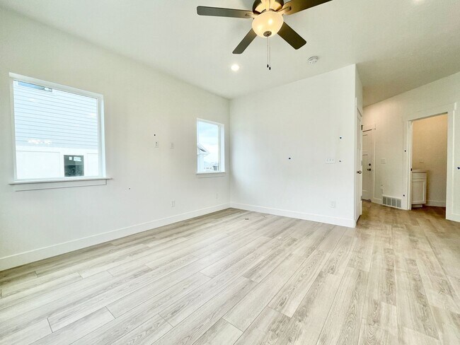 Foto del edificio - Bright & Beautiful Townhome in American Fork!