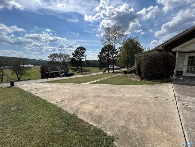 Building Photo - 103 Seneca Ln