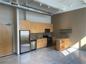 Building Photo - 700 N Washington Ave