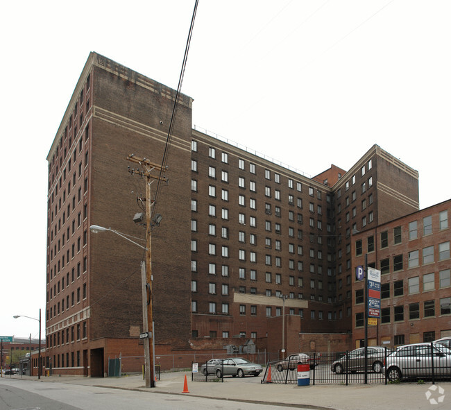 Building Photo - Carter Manor